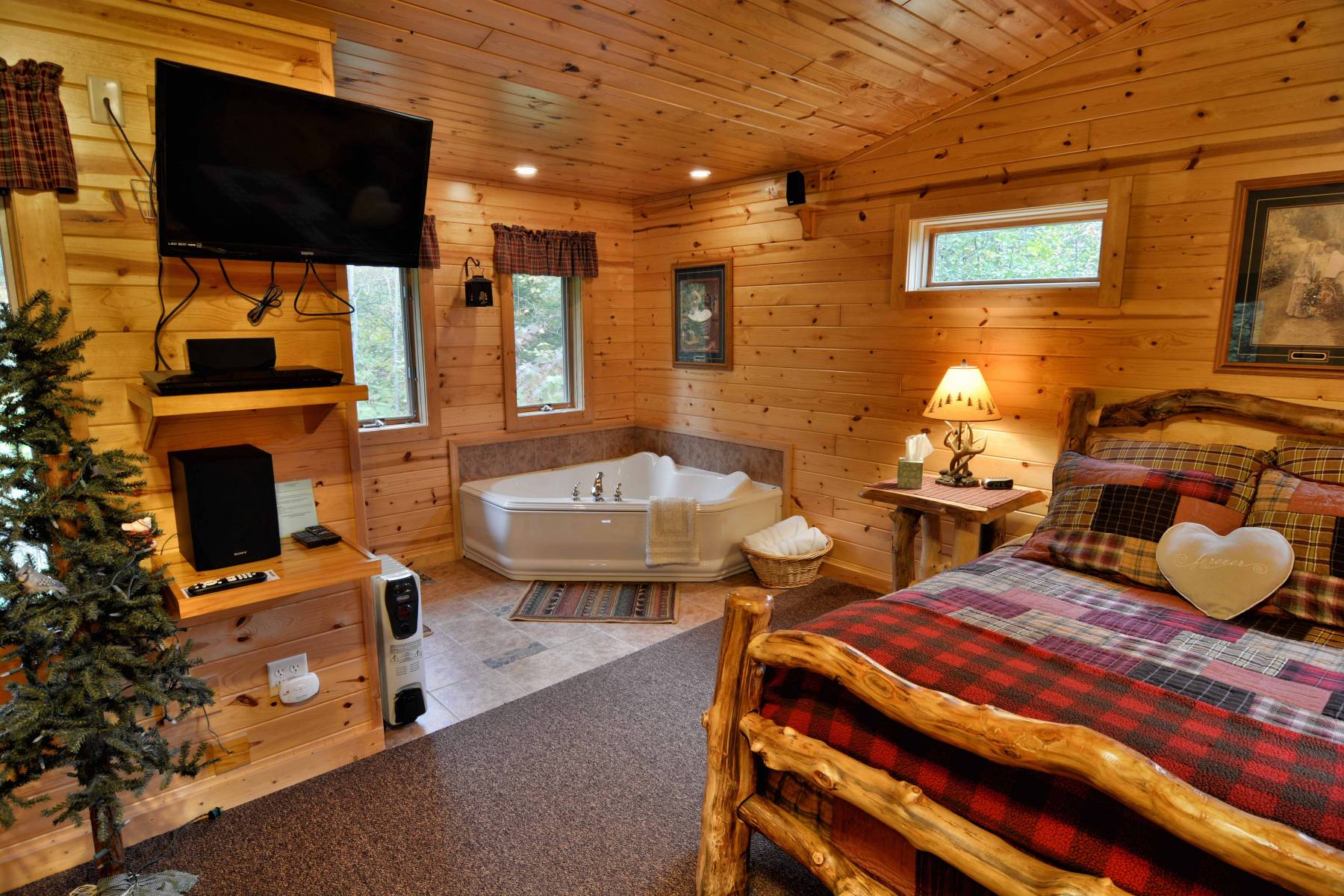 Cottage 14 Romantic Cabin With Jacuzzi Tub In Bayfield Wisconsin